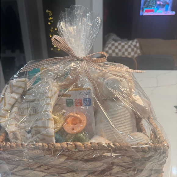 Newborn gift set for expecting or new mom - Picture 3 of 8